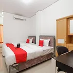 RedDoorz Syariah near RSU Suaka Insan